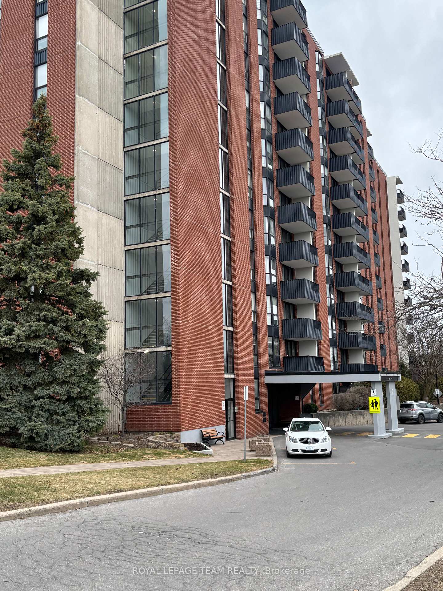 Photo 1 of Unit 403, 2951 Riverside Drive, Ottawa, Mooneys Bay/Riverside Park — HOMEH