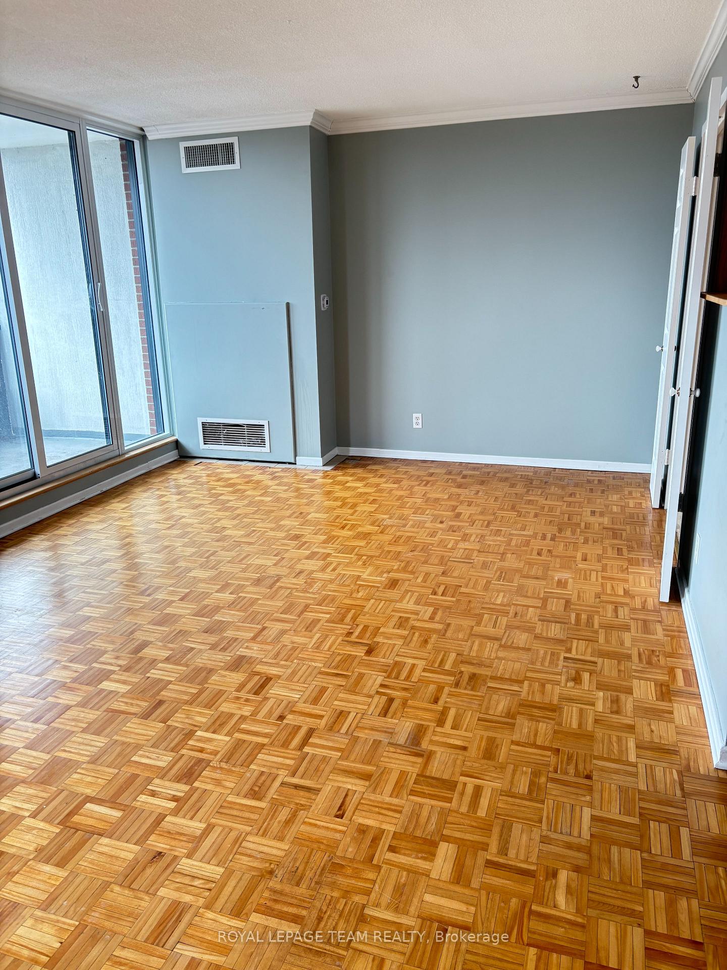 Photo 5 of Unit 403, 2951 Riverside Drive, Ottawa, Mooneys Bay/Riverside Park — HOMEH