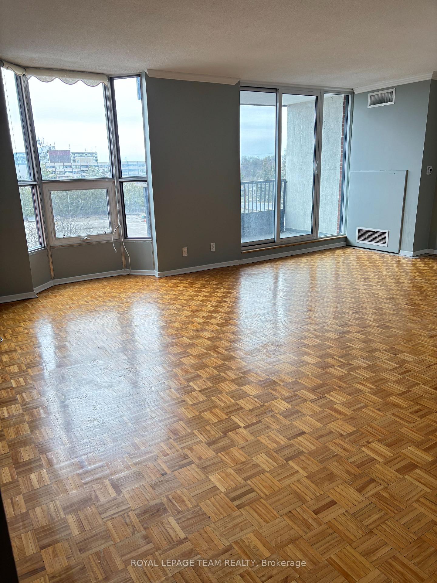 Photo 6 of Unit 403, 2951 Riverside Drive, Ottawa, Mooneys Bay/Riverside Park — HOMEH