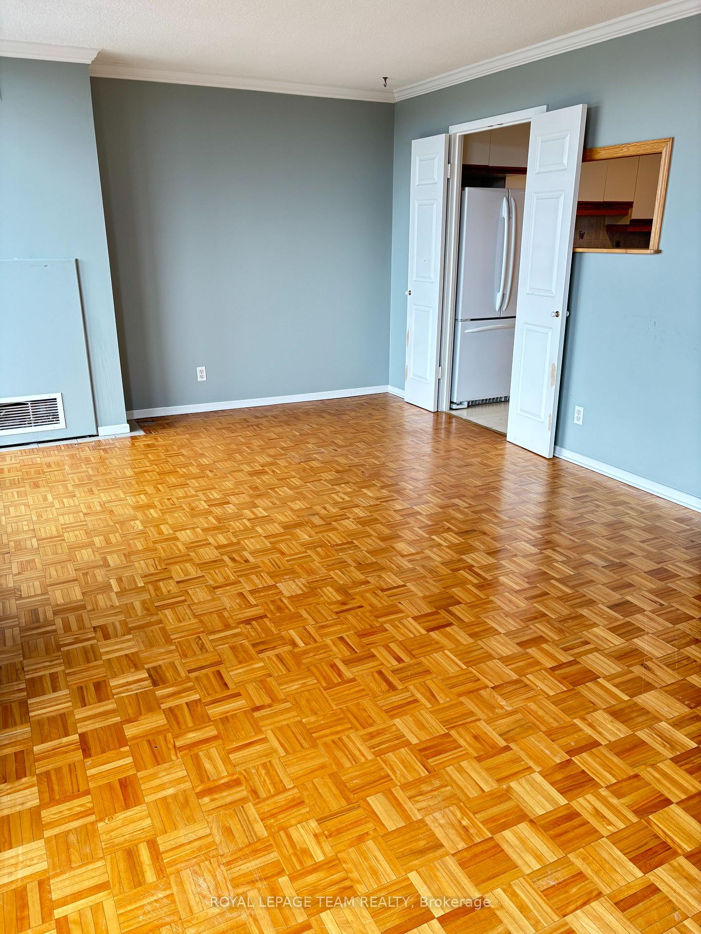 Photo 8 of Unit 403, 2951 Riverside Drive, Ottawa, Mooneys Bay/Riverside Park — HOMEH