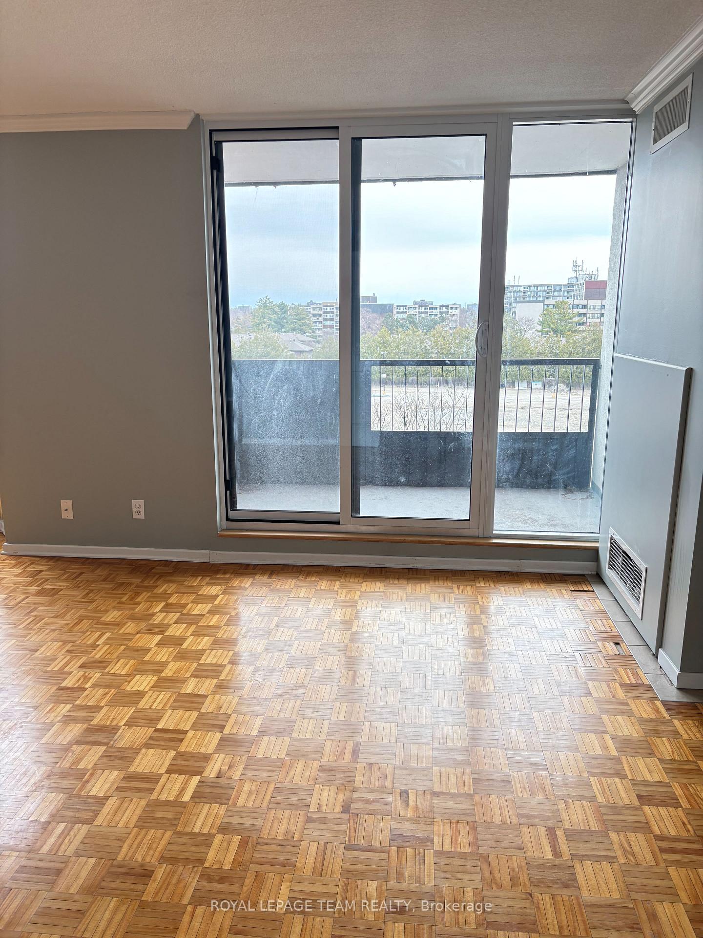 Photo 9 of Unit 403, 2951 Riverside Drive, Ottawa, Mooneys Bay/Riverside Park — HOMEH