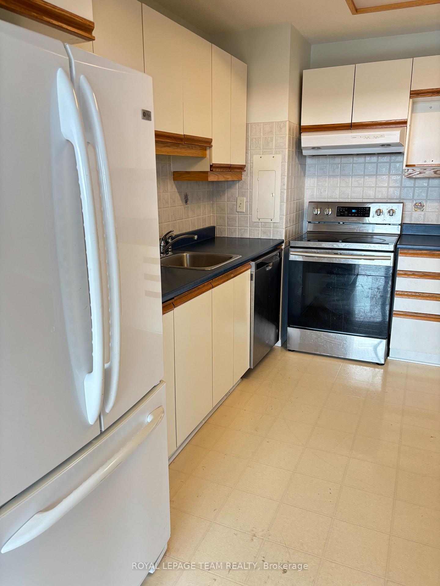 Photo 13 of Unit 403, 2951 Riverside Drive, Ottawa, Mooneys Bay/Riverside Park — HOMEH