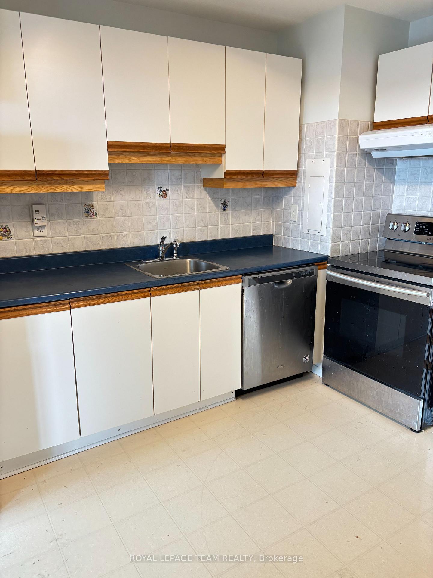 Photo 14 of Unit 403, 2951 Riverside Drive, Ottawa, Mooneys Bay/Riverside Park — HOMEH