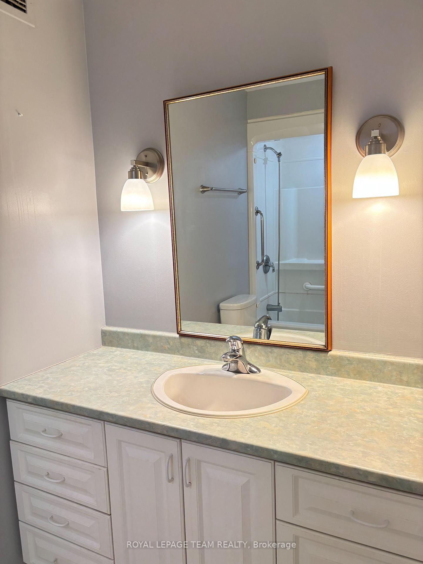 Photo 18 of Unit 403, 2951 Riverside Drive, Ottawa, Mooneys Bay/Riverside Park — HOMEH