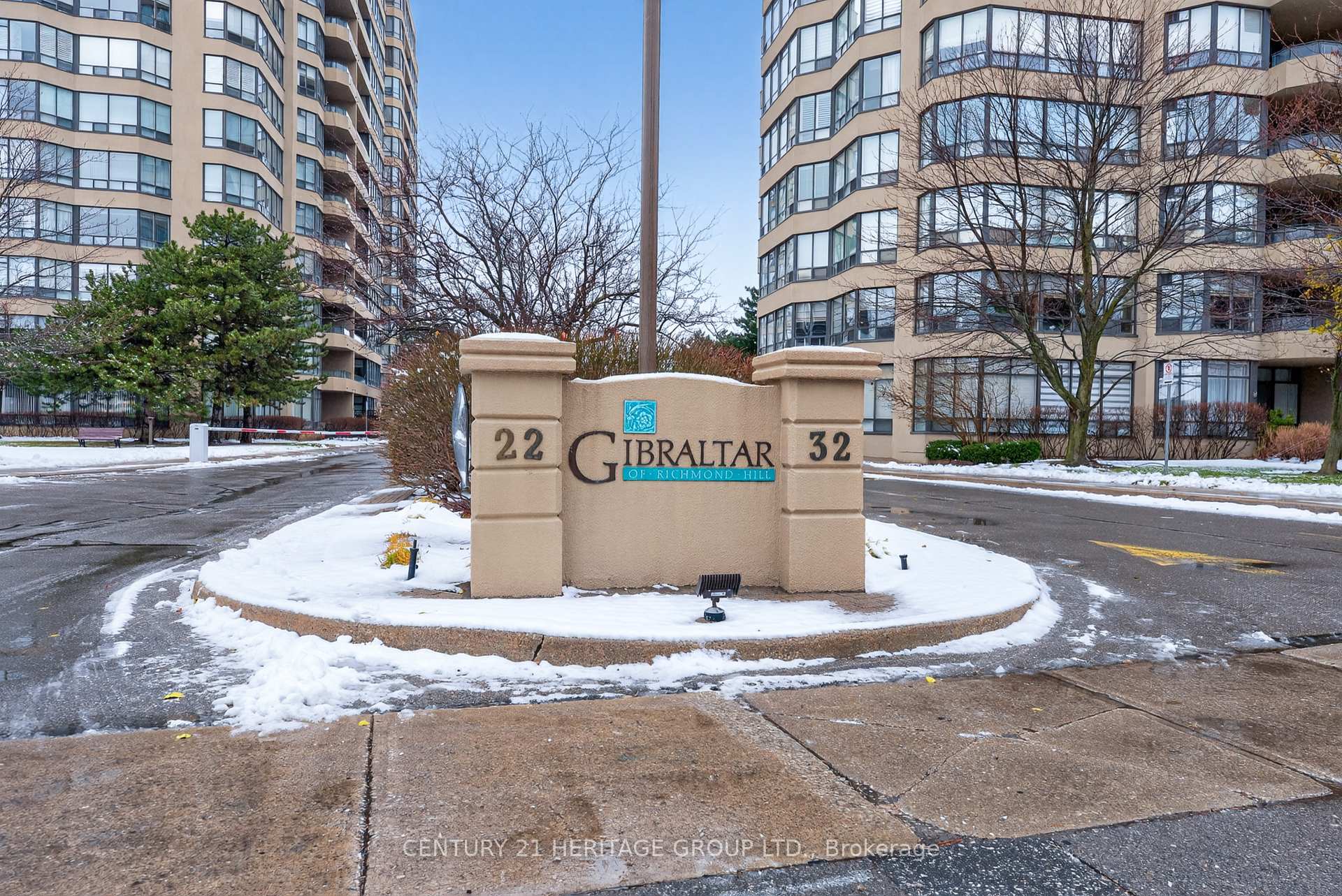 Photo 2 of Unit 319, 32 Clarissa Drive, Richmond Hill, Harding — HOMEH