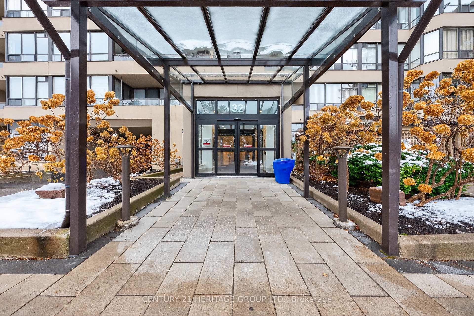 Photo 3 of Unit 319, 32 Clarissa Drive, Richmond Hill, Harding — HOMEH