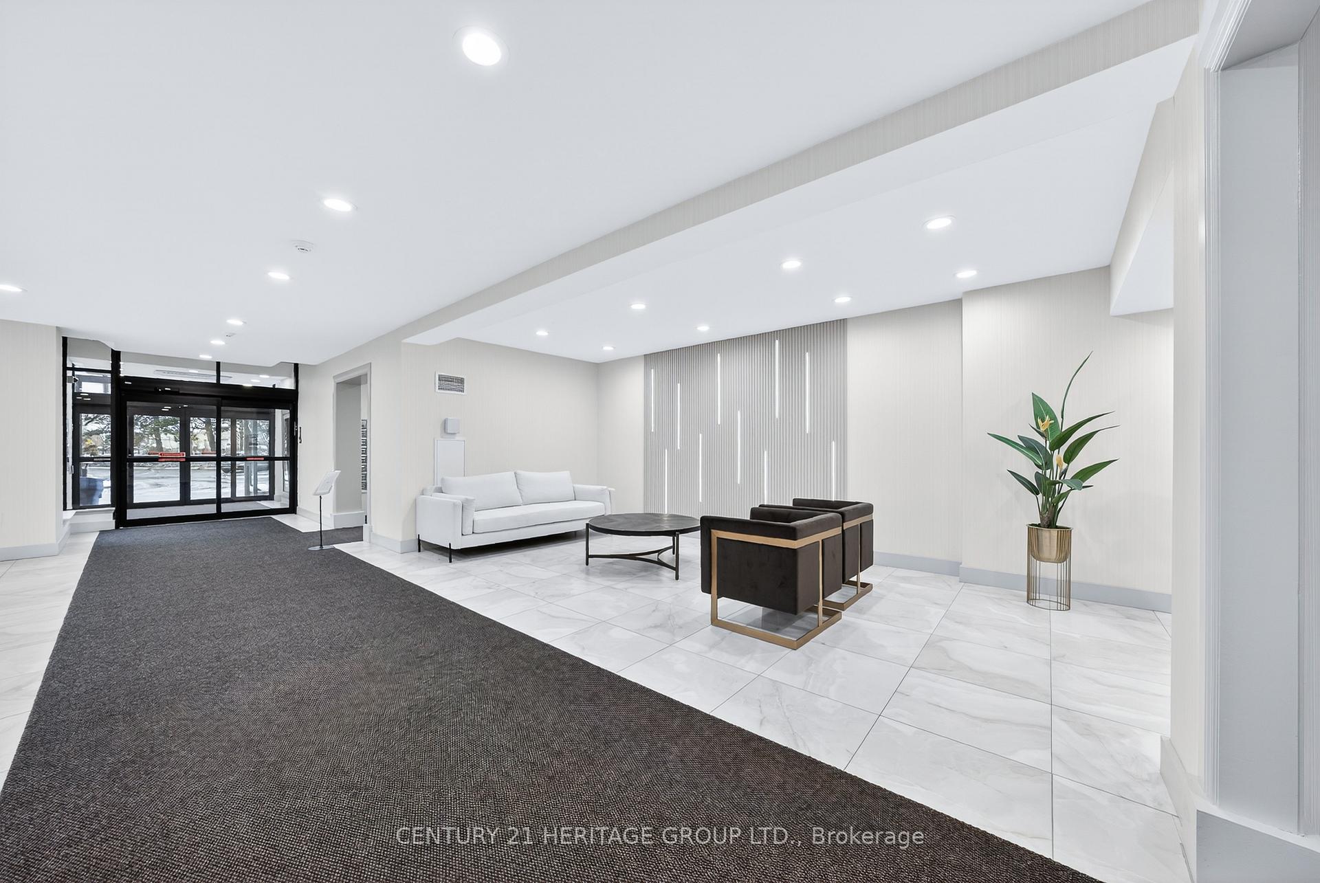 Photo 4 of Unit 319, 32 Clarissa Drive, Richmond Hill, Harding — HOMEH