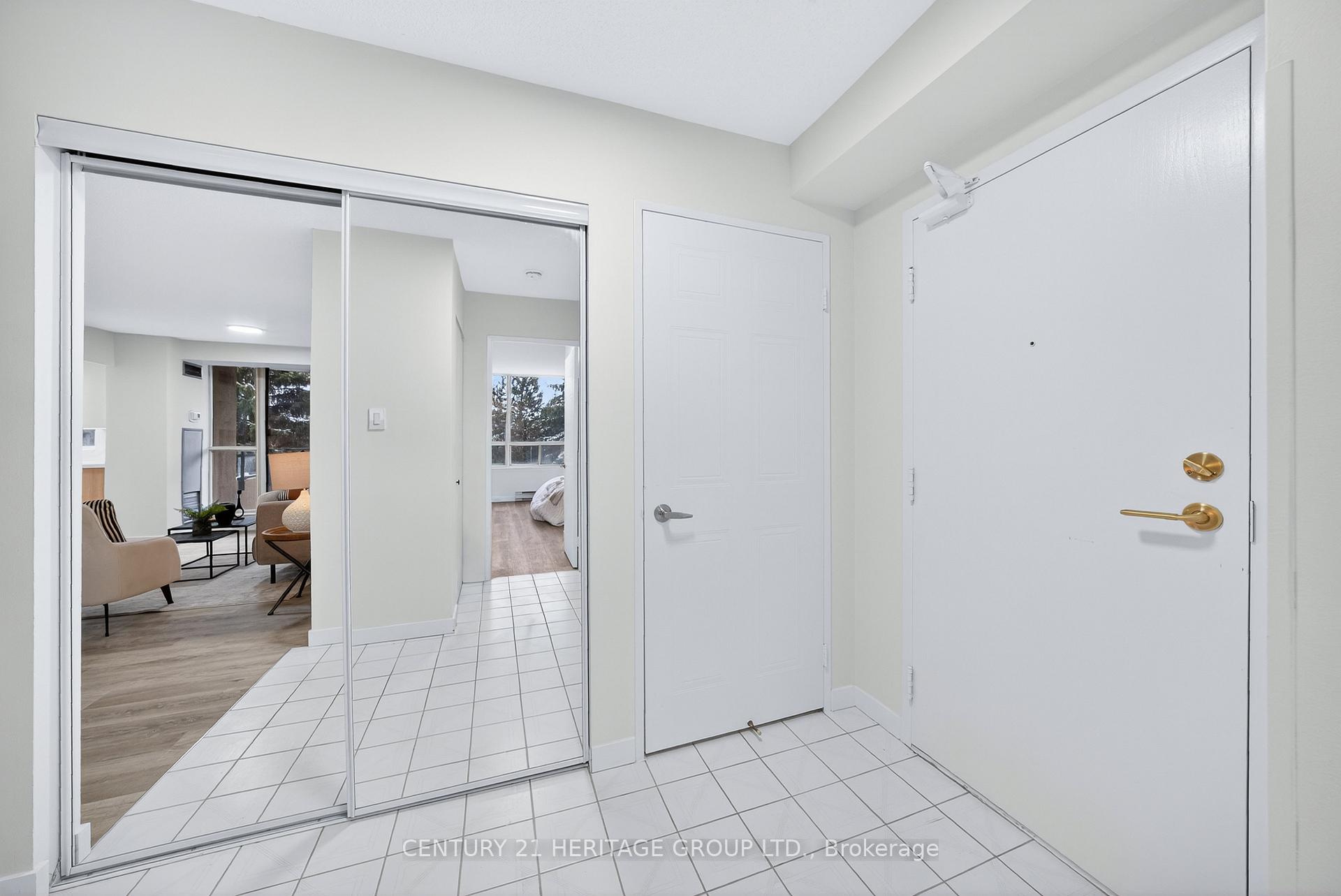Photo 7 of Unit 319, 32 Clarissa Drive, Richmond Hill, Harding — HOMEH