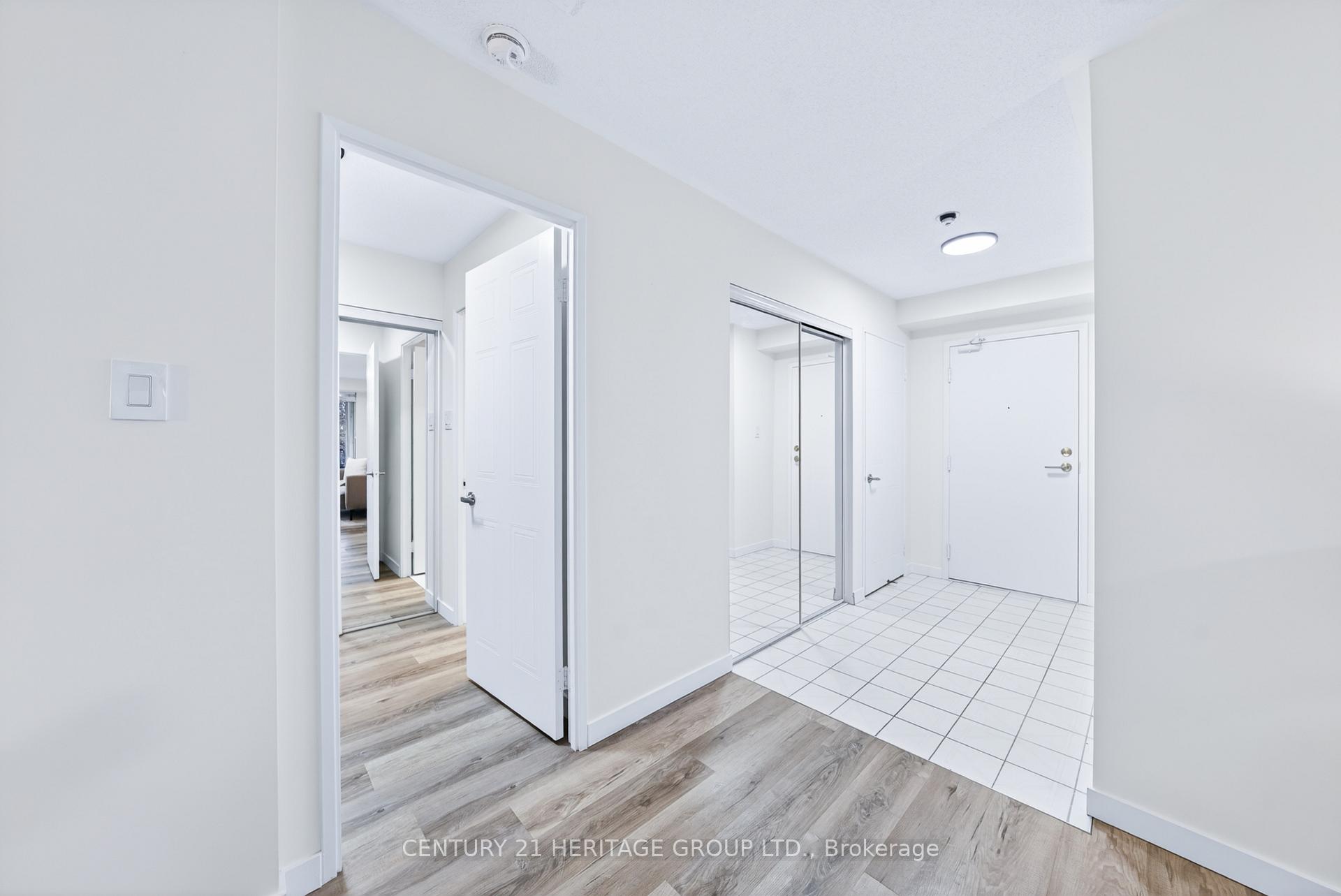 Photo 8 of Unit 319, 32 Clarissa Drive, Richmond Hill, Harding — HOMEH