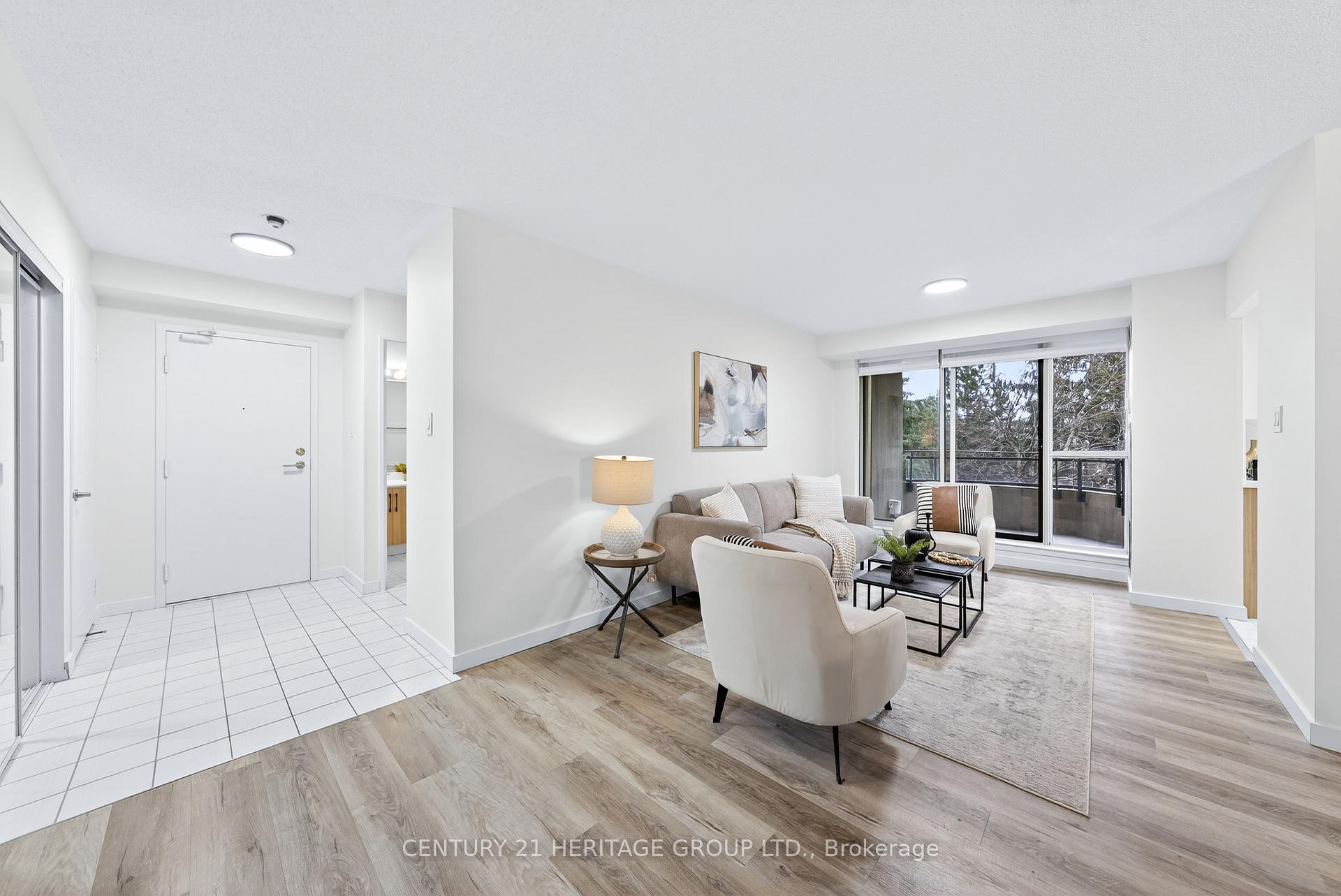 Photo 10 of Unit 319, 32 Clarissa Drive, Richmond Hill, Harding — HOMEH