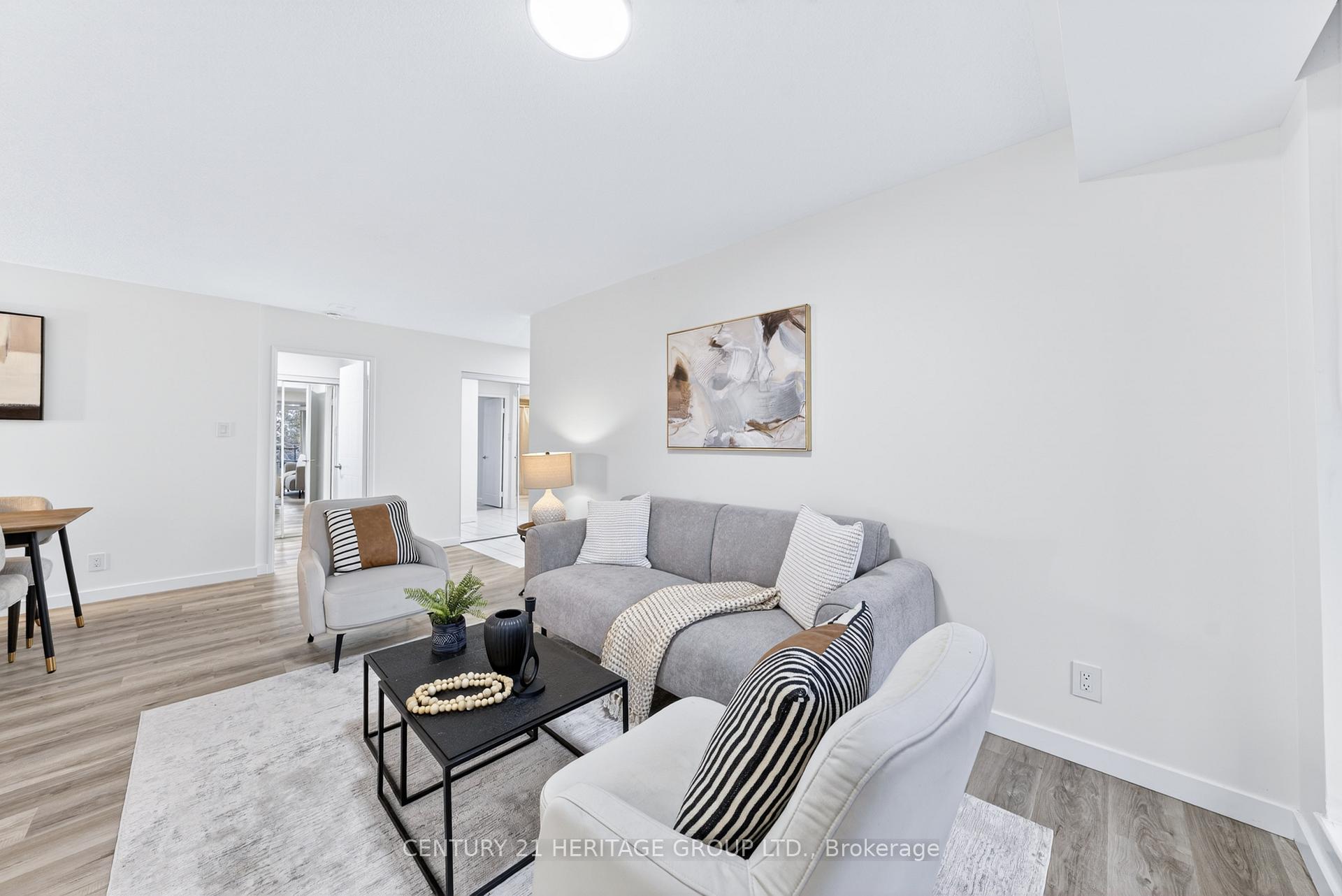 Photo 13 of Unit 319, 32 Clarissa Drive, Richmond Hill, Harding — HOMEH
