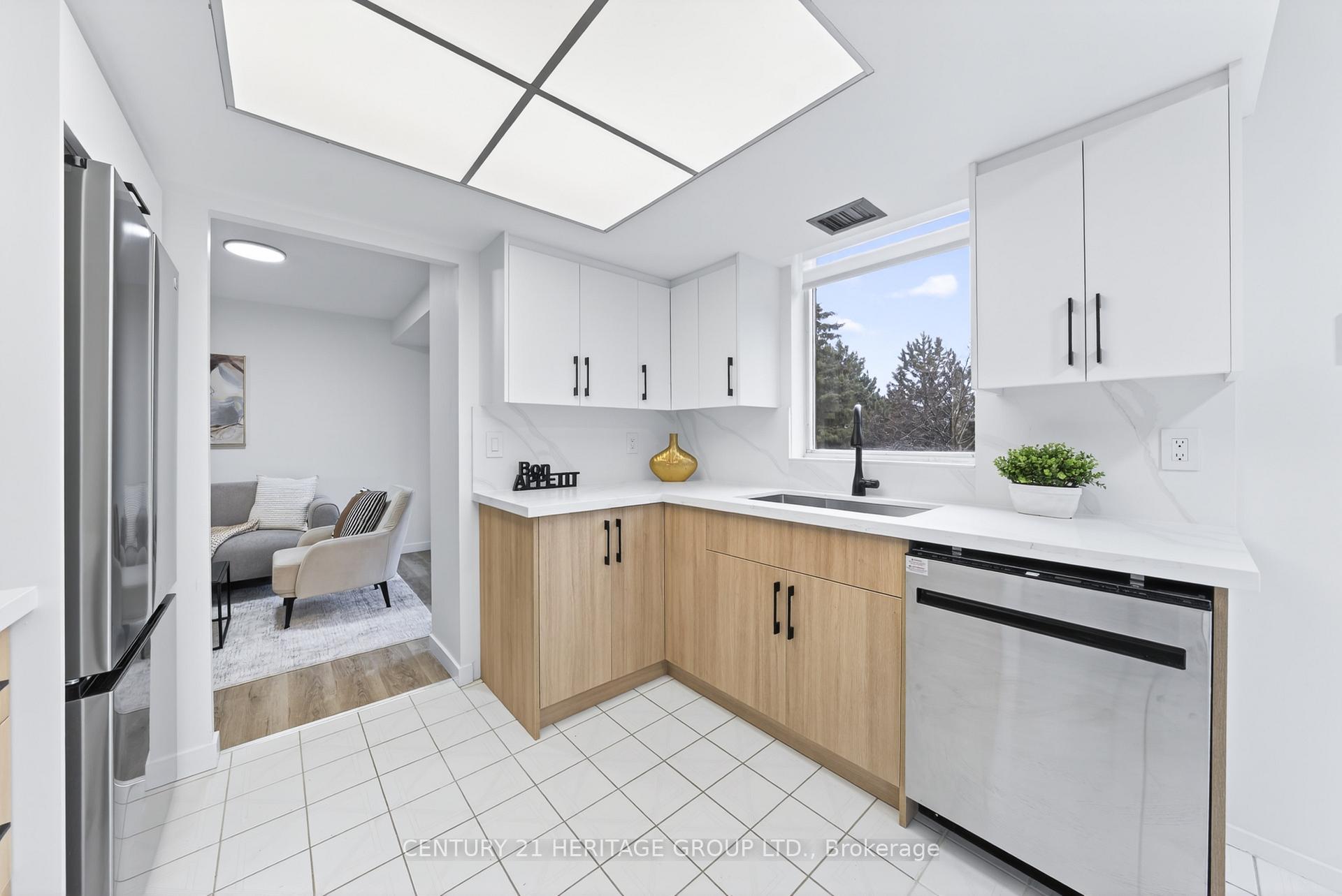 Photo 15 of Unit 319, 32 Clarissa Drive, Richmond Hill, Harding — HOMEH