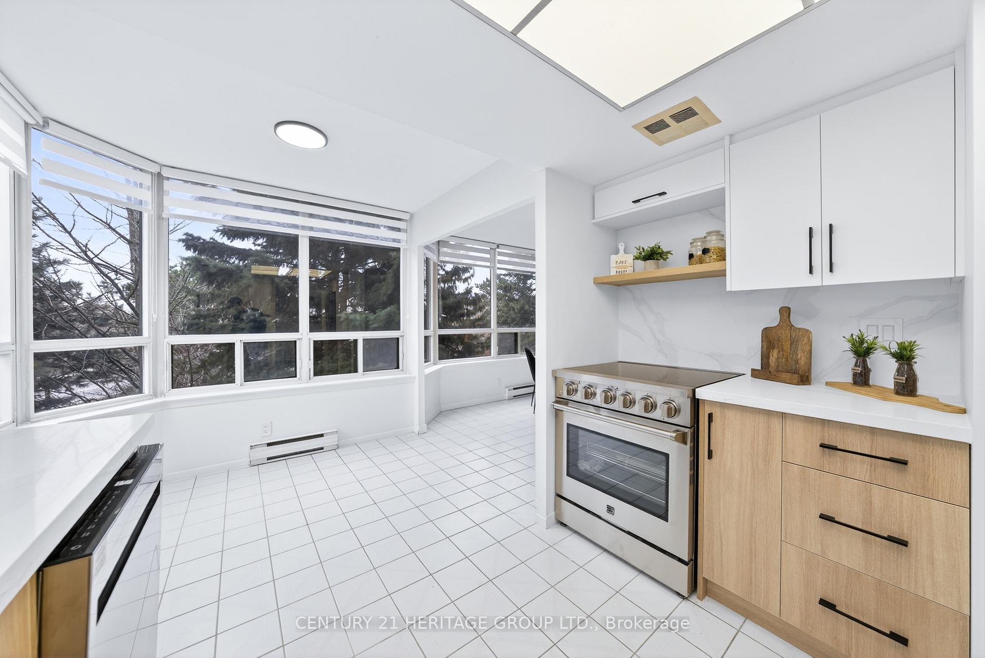 Photo 16 of Unit 319, 32 Clarissa Drive, Richmond Hill, Harding — HOMEH