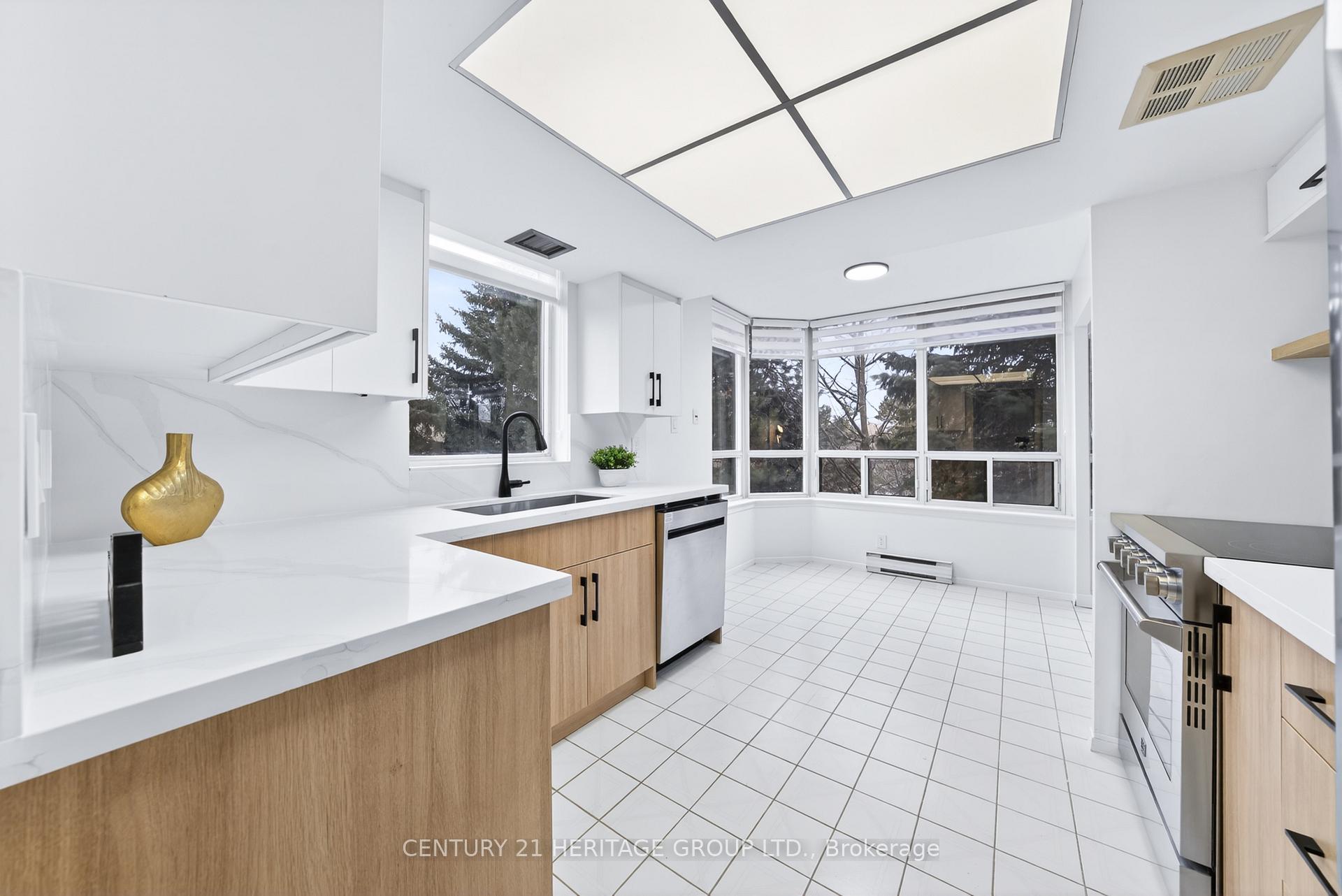 Photo 17 of Unit 319, 32 Clarissa Drive, Richmond Hill, Harding — HOMEH
