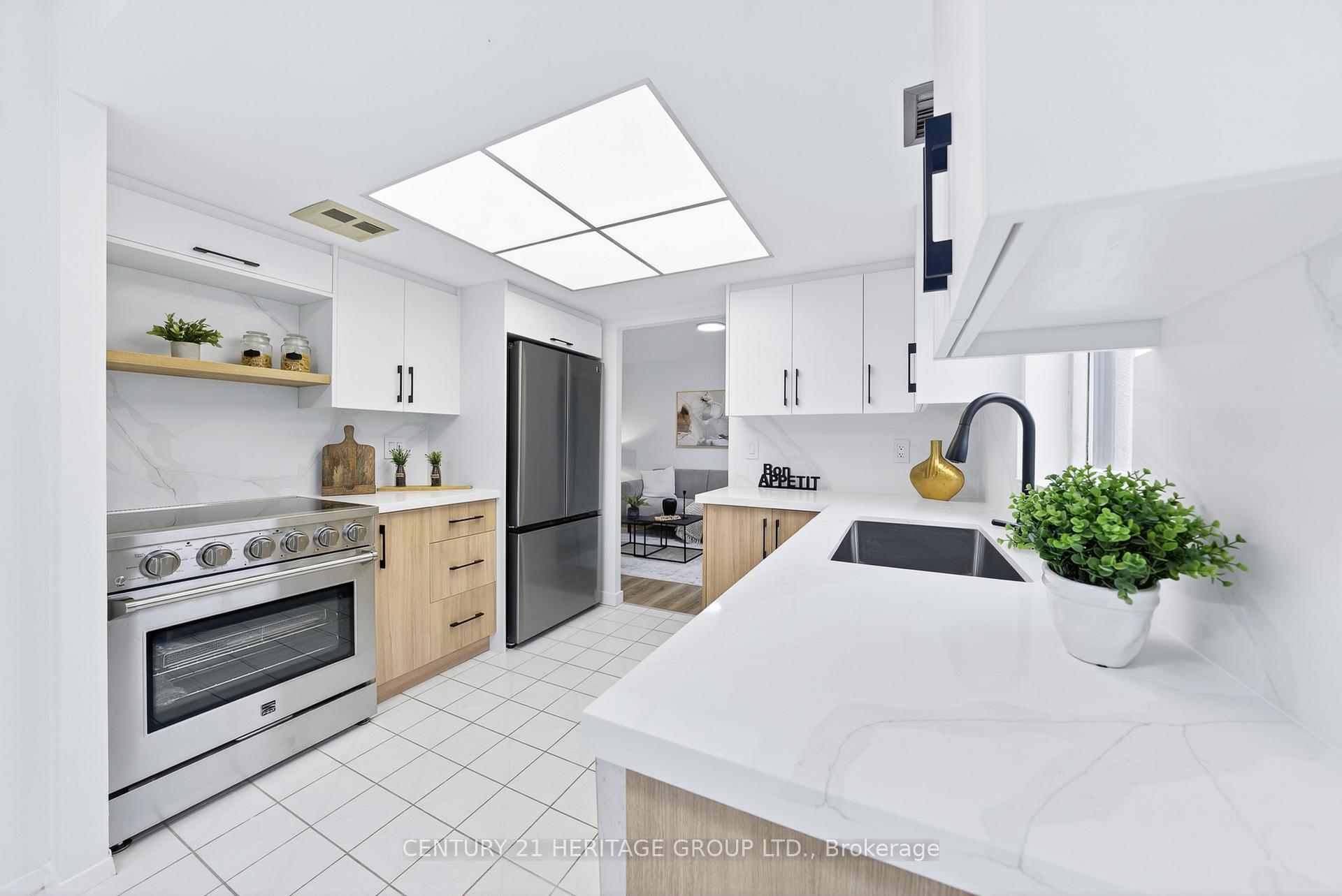 Photo 18 of Unit 319, 32 Clarissa Drive, Richmond Hill, Harding — HOMEH