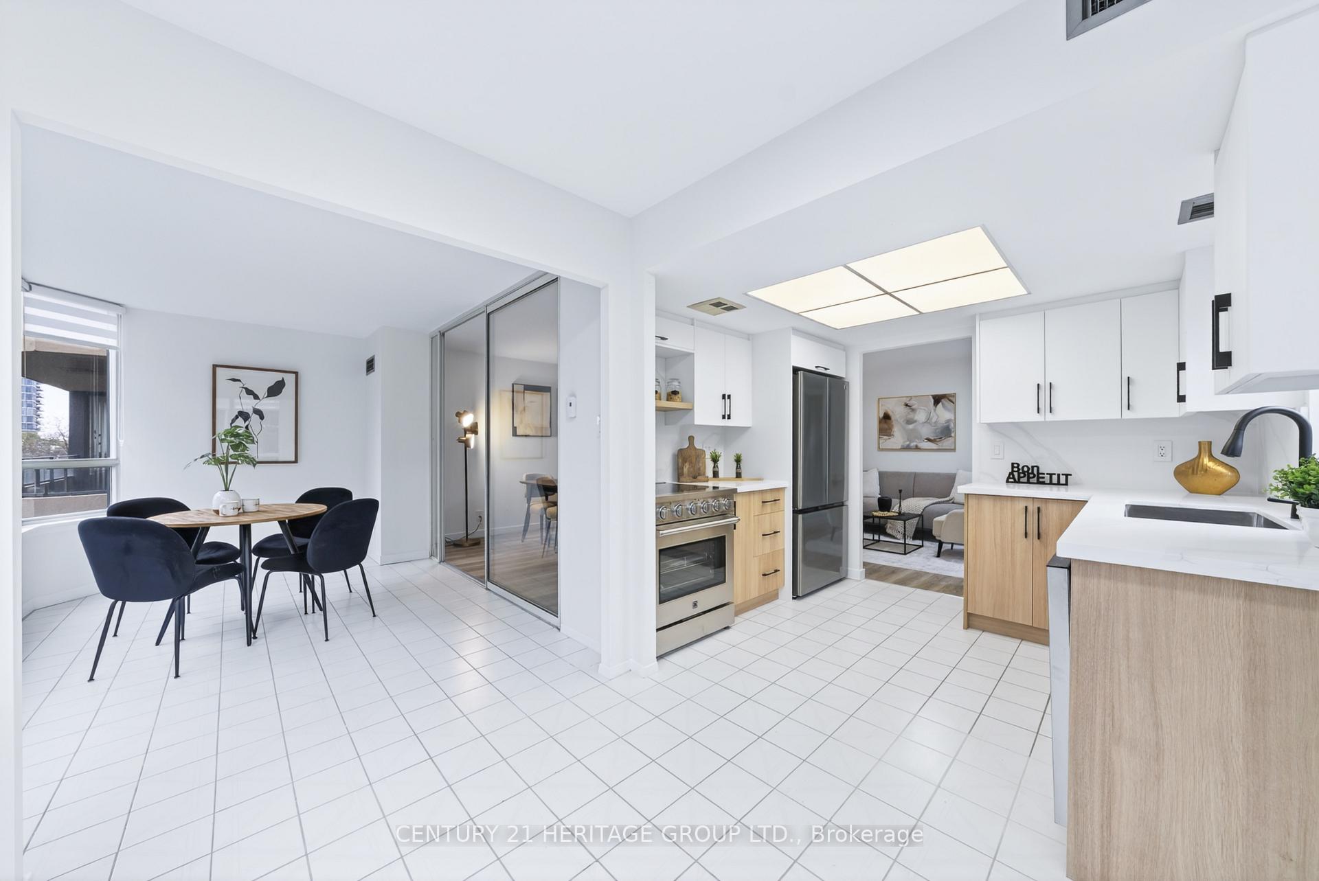 Photo 19 of Unit 319, 32 Clarissa Drive, Richmond Hill, Harding — HOMEH