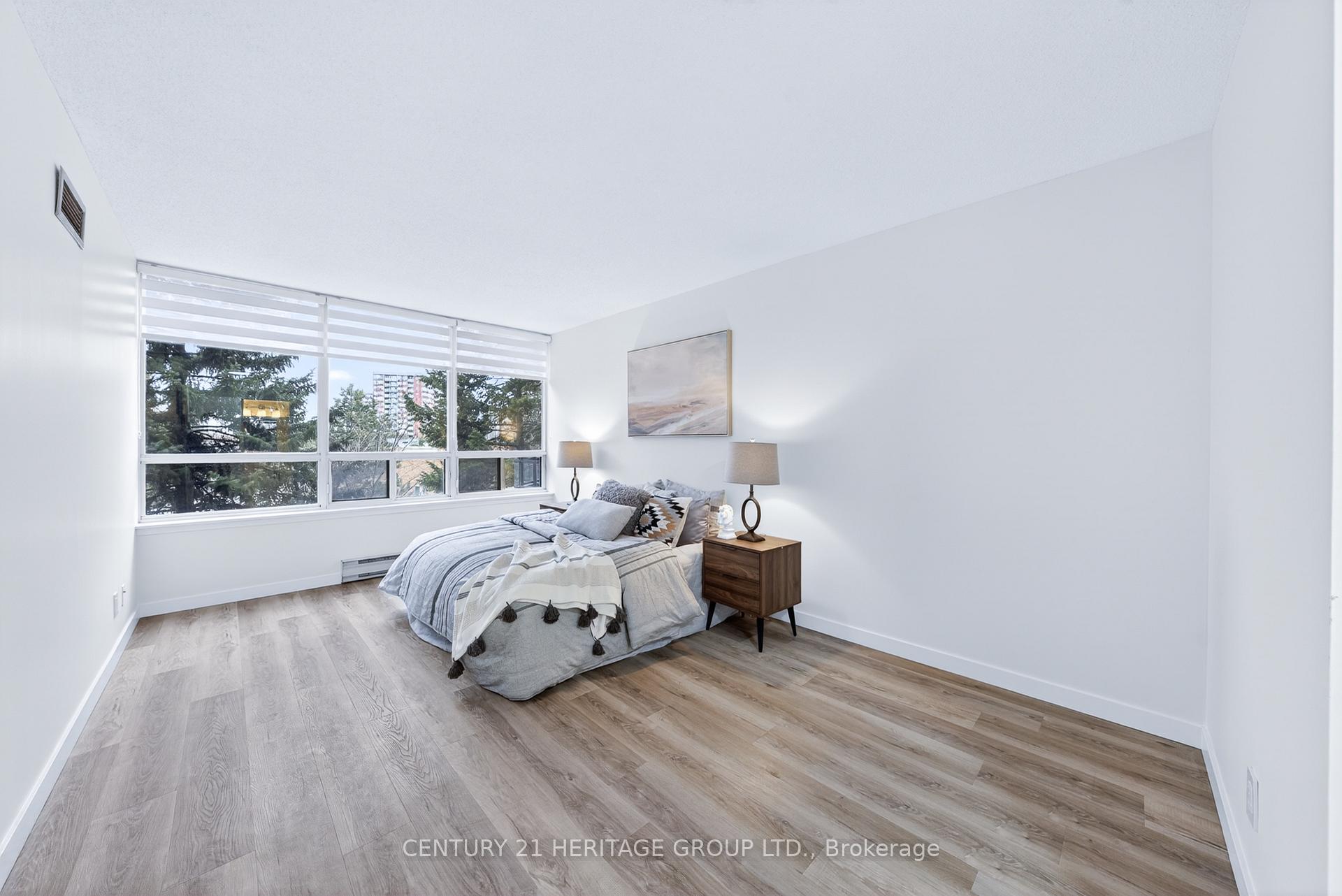 Photo 27 of Unit 319, 32 Clarissa Drive, Richmond Hill, Harding — HOMEH