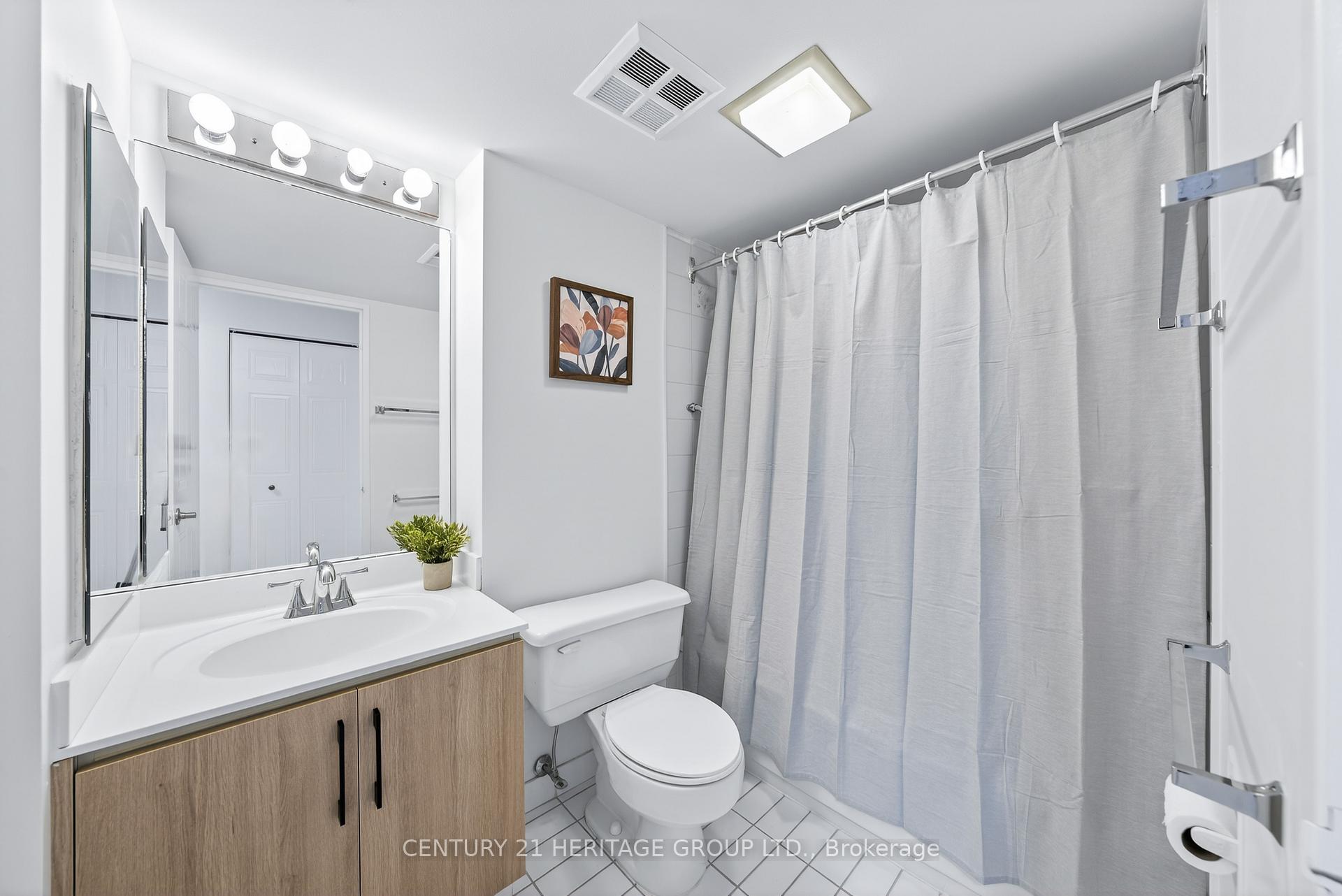 Photo 34 of Unit 319, 32 Clarissa Drive, Richmond Hill, Harding — HOMEH