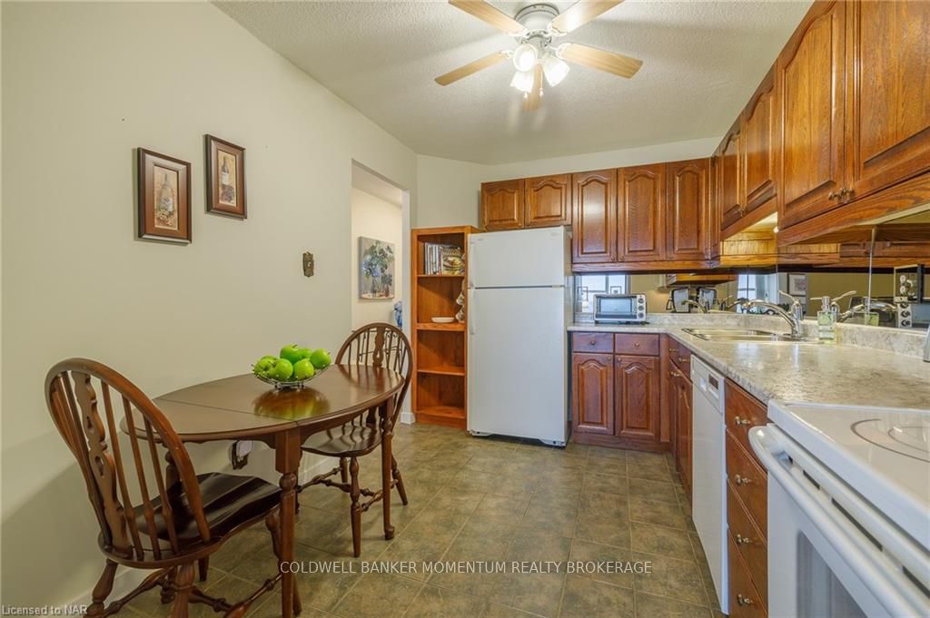 Photo 4 of Unit 709, 7 Gale Crescent, St. Catharines, E. Chester — HOMEH