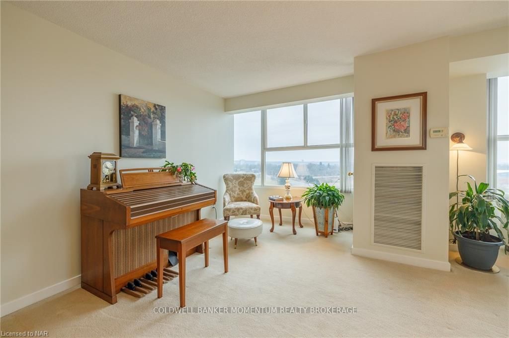 Photo 10 of Unit 709, 7 Gale Crescent, St. Catharines, E. Chester — HOMEH