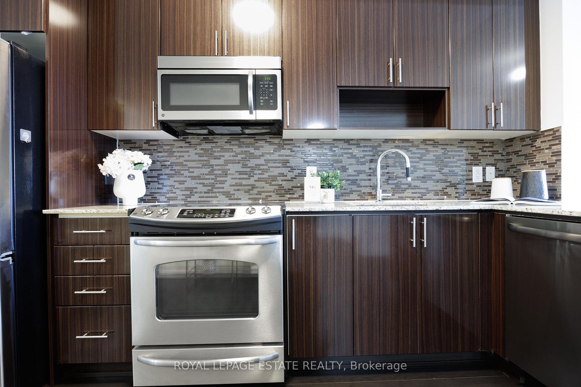 Photo 9 of Unit 439, 7171 Yonge Street, Markham, Thornhill — HOMEH