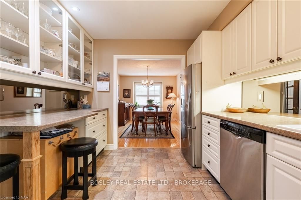 Photo 12 of Unit 13, 10 Elderwood Drive, St. Catharines, Grapeview — HOMEH