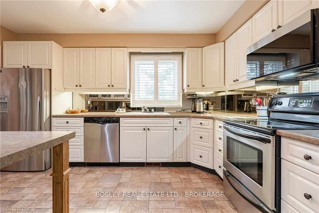 Photo 13 of Unit 13, 10 Elderwood Drive, St. Catharines, Grapeview — HOMEH