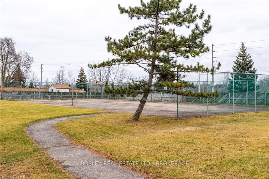 Photo 37 of Unit 13, 10 Elderwood Drive, St. Catharines, Grapeview — HOMEH