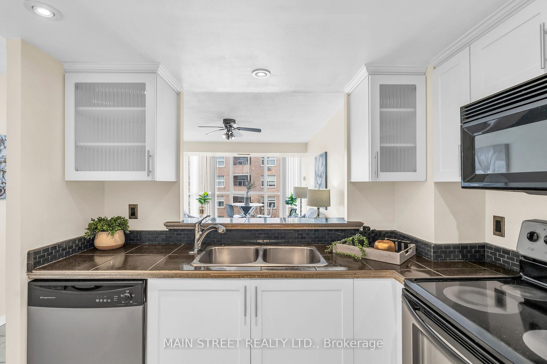Photo 11 of Unit 902, 270 Davis Drive, Newmarket, Central Newmarket — HOMEH