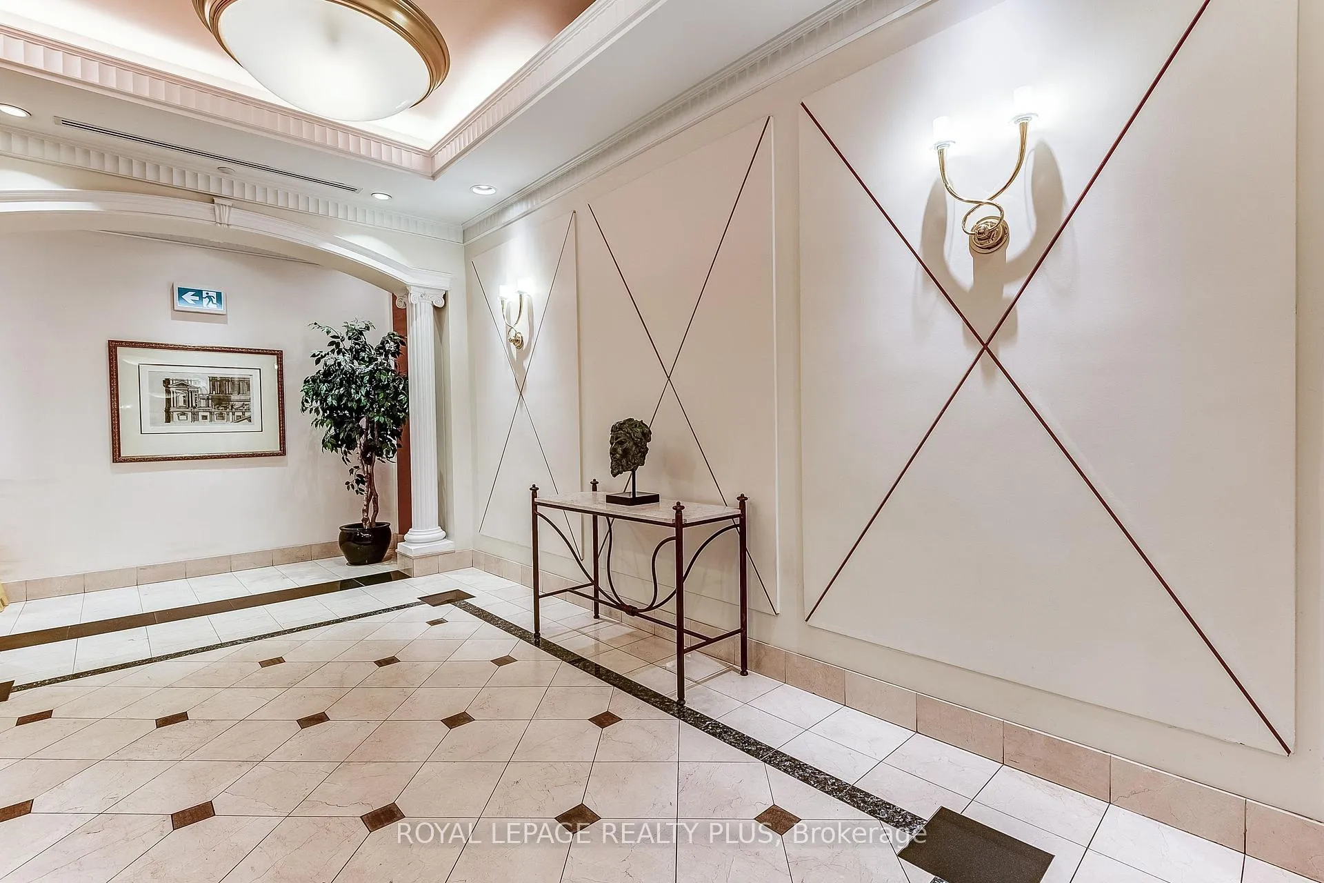 Photo 4 of Unit 715, 980 Yonge Street, Toronto, The Annex — HOMEH