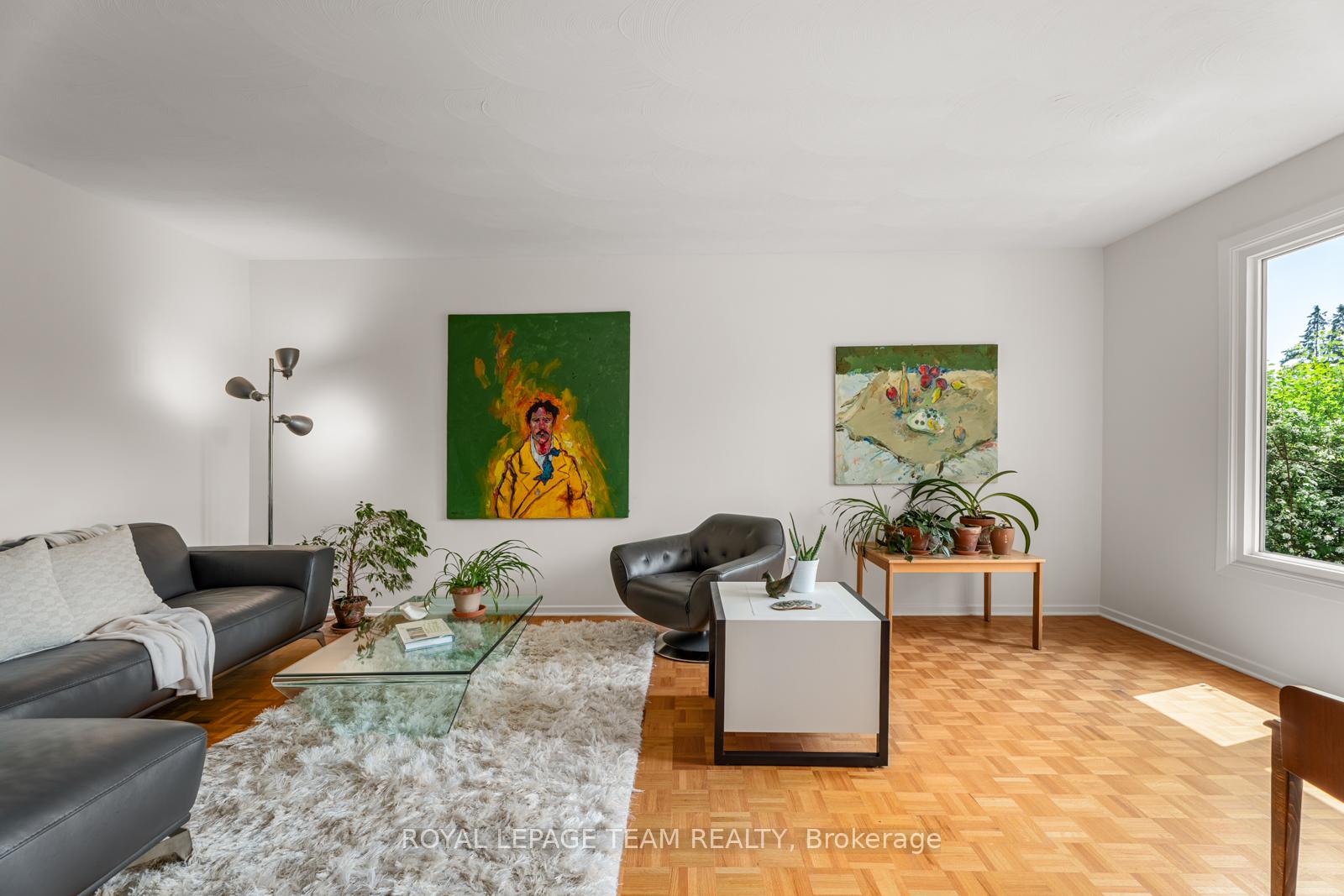 Photo 3 of 37 Amberwood Crescent, Ottawa, Pineglen/Country Place — HOMEH