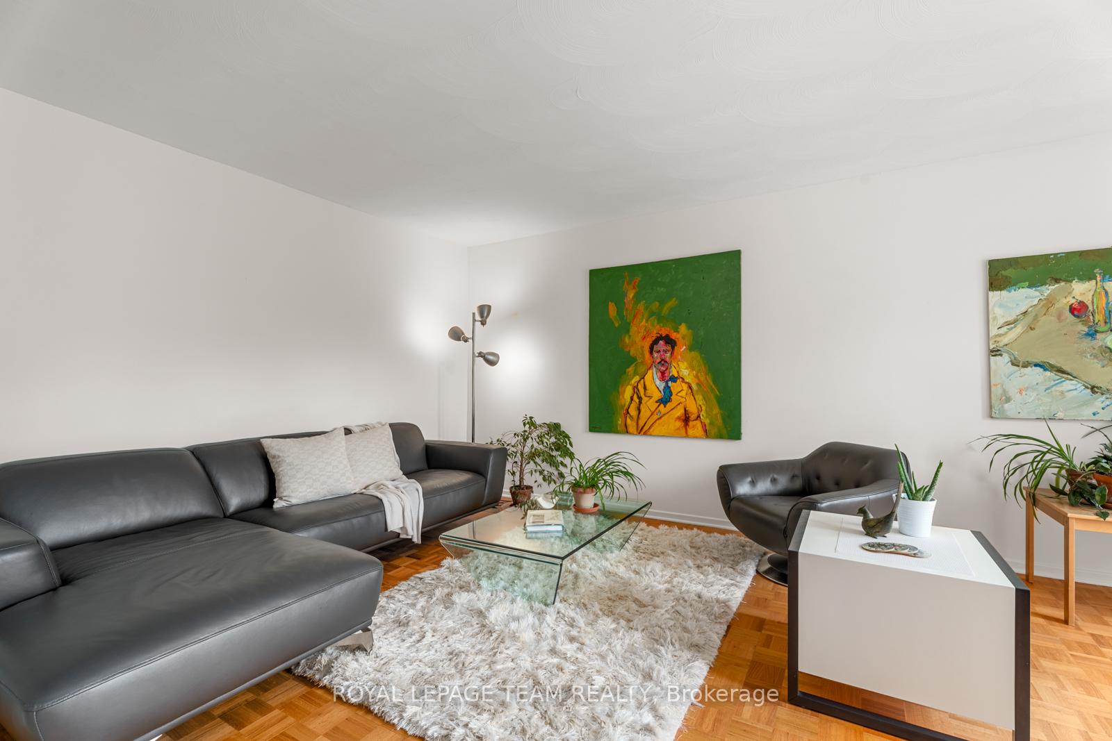 Photo 2 of 37 Amberwood Crescent, Ottawa, Pineglen/Country Place — HOMEH