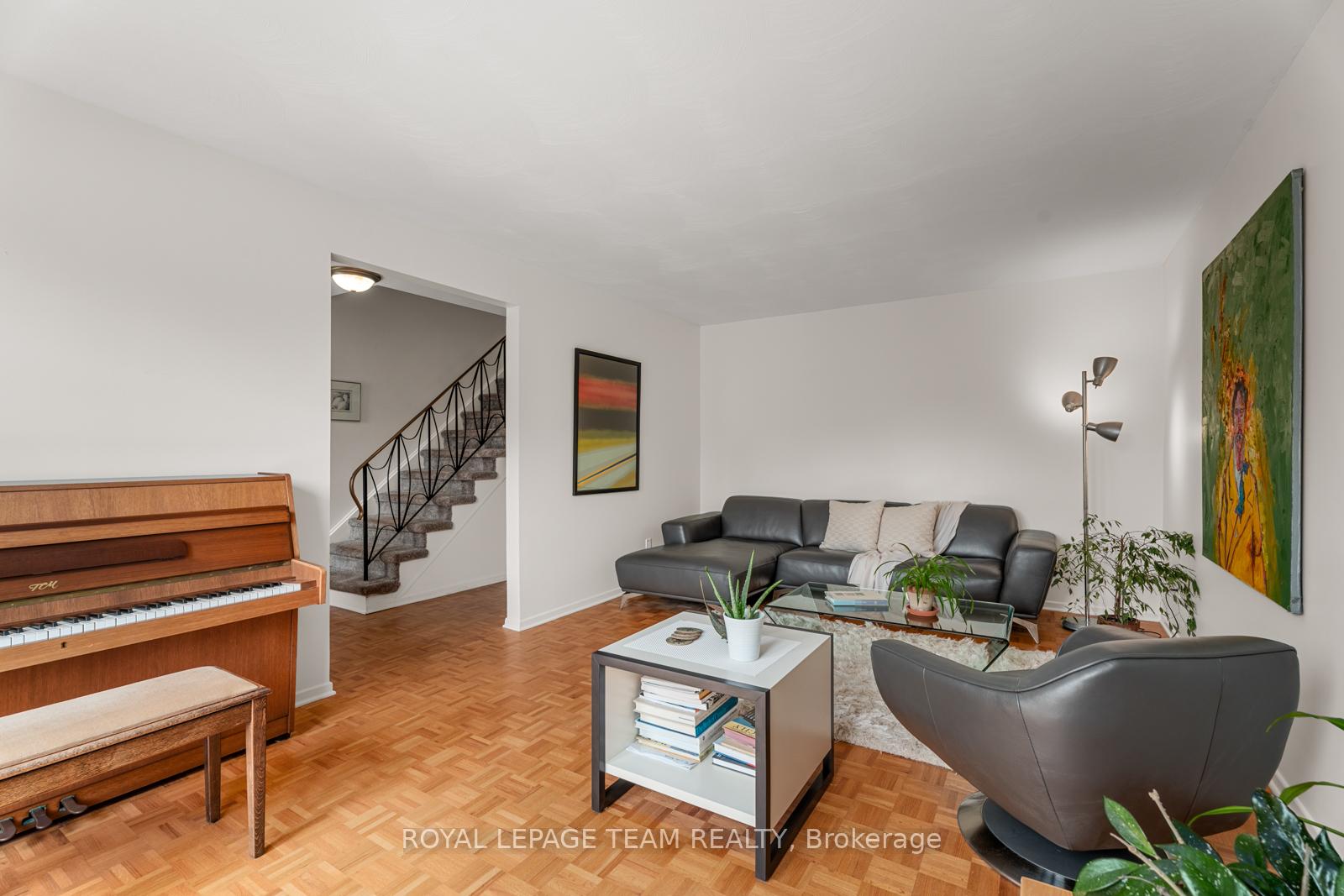 Photo 8 of 37 Amberwood Crescent, Ottawa, Pineglen/Country Place — HOMEH