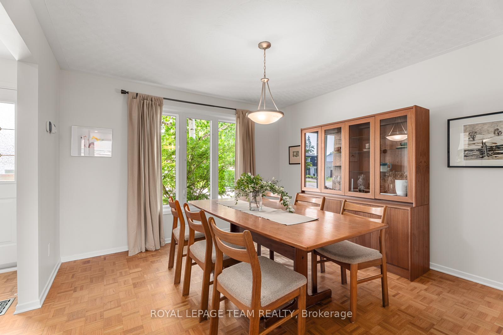 Photo 5 of 37 Amberwood Crescent, Ottawa, Pineglen/Country Place — HOMEH