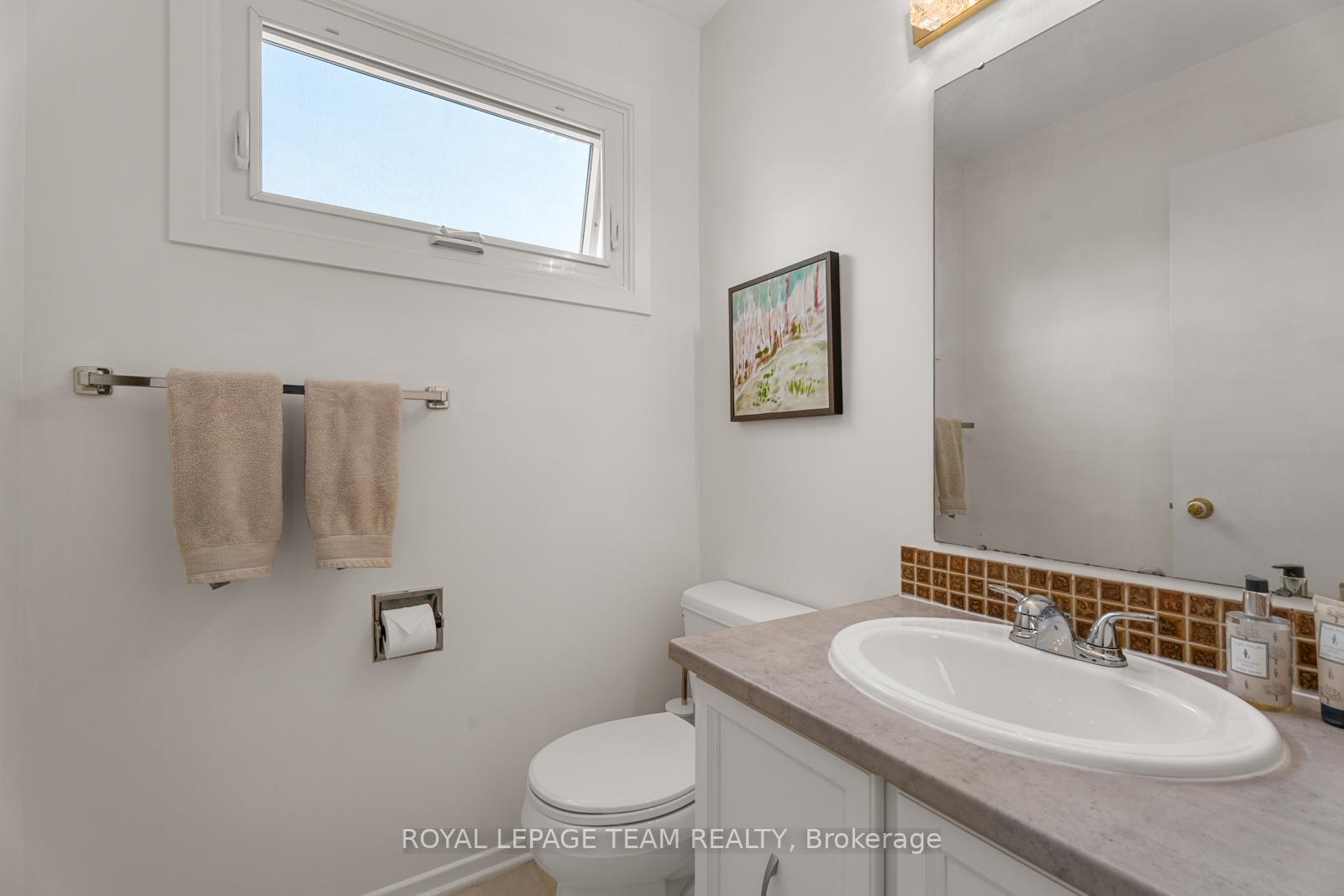 Photo 9 of 37 Amberwood Crescent, Ottawa, Pineglen/Country Place — HOMEH