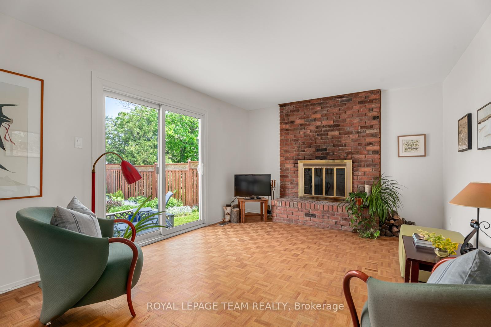 Photo 18 of 37 Amberwood Crescent, Ottawa, Pineglen/Country Place — HOMEH