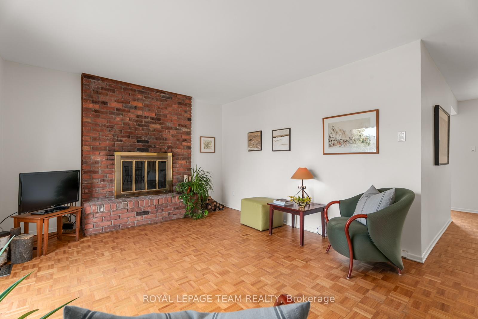 Photo 12 of 37 Amberwood Crescent, Ottawa, Pineglen/Country Place — HOMEH