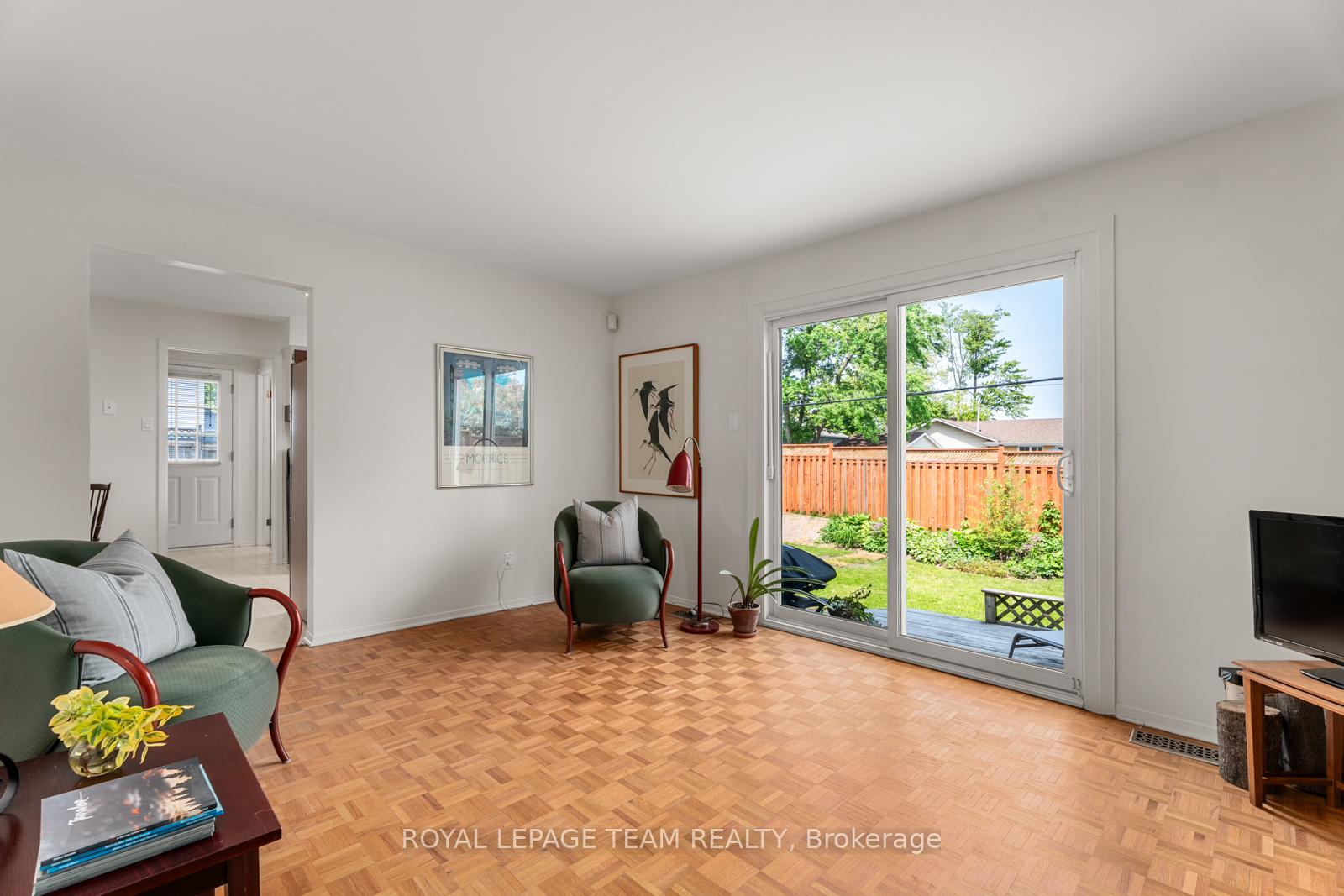 Photo 17 of 37 Amberwood Crescent, Ottawa, Pineglen/Country Place — HOMEH