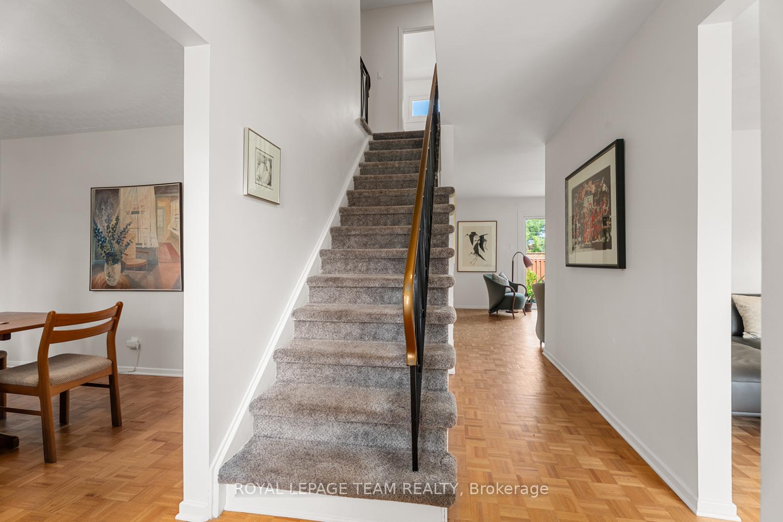 Photo 14 of 37 Amberwood Crescent, Ottawa, Pineglen/Country Place — HOMEH