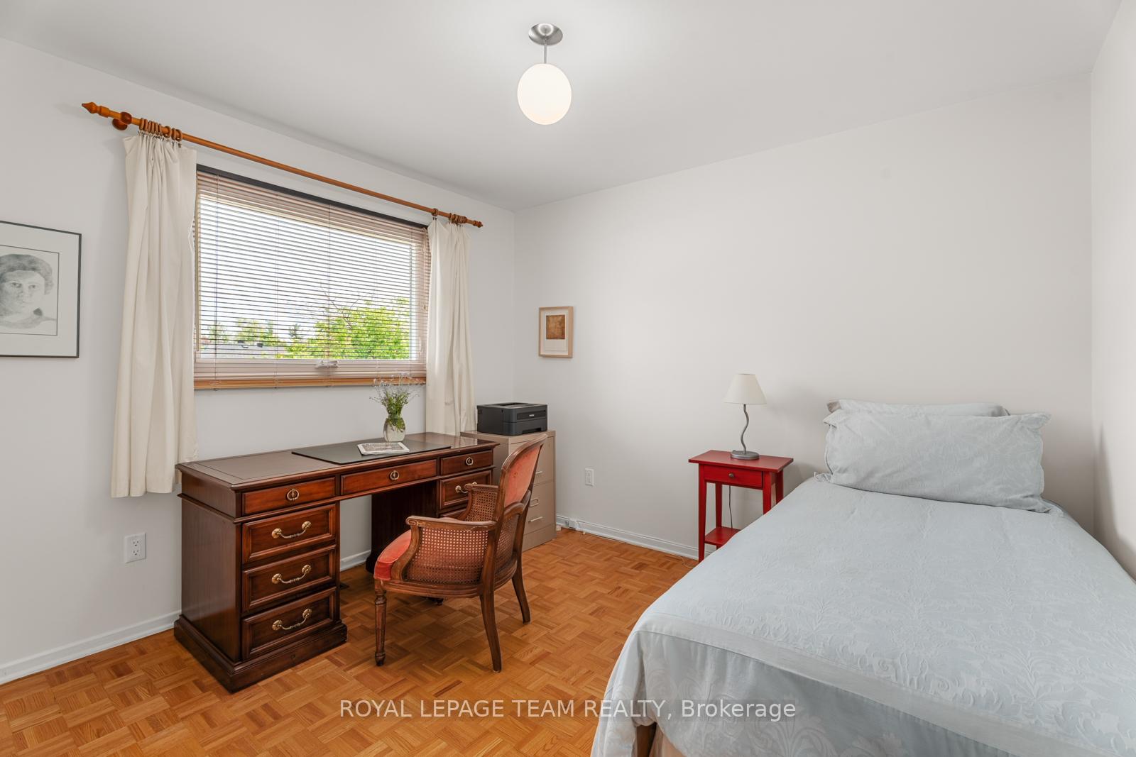 Photo 22 of 37 Amberwood Crescent, Ottawa, Pineglen/Country Place — HOMEH