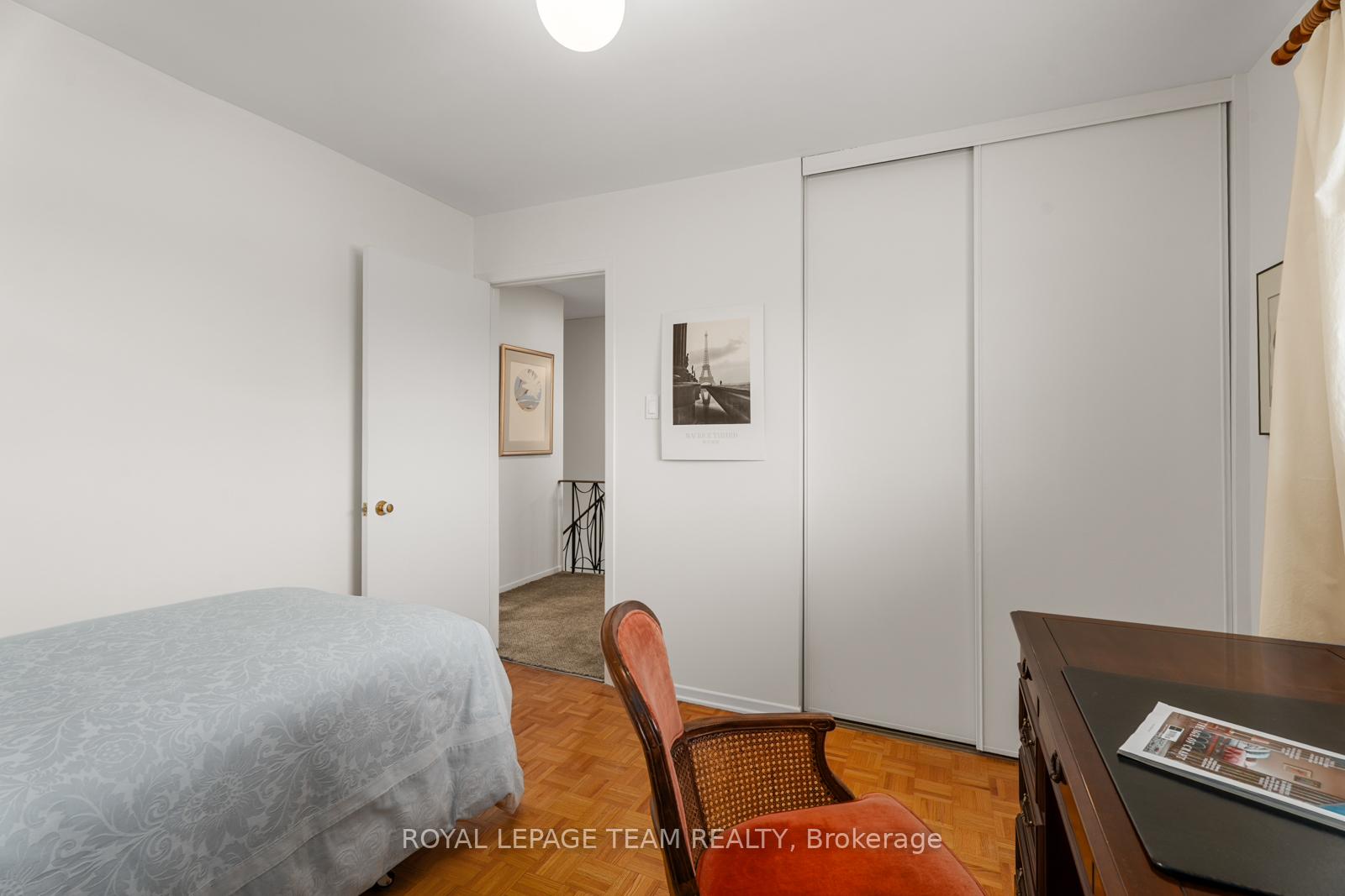 Photo 25 of 37 Amberwood Crescent, Ottawa, Pineglen/Country Place — HOMEH