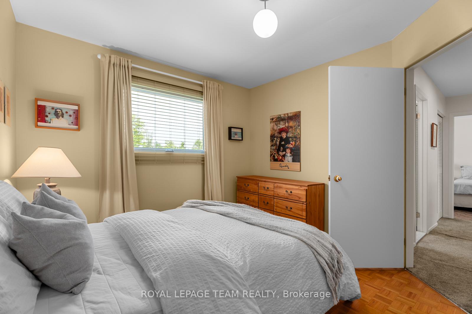 Photo 23 of 37 Amberwood Crescent, Ottawa, Pineglen/Country Place — HOMEH