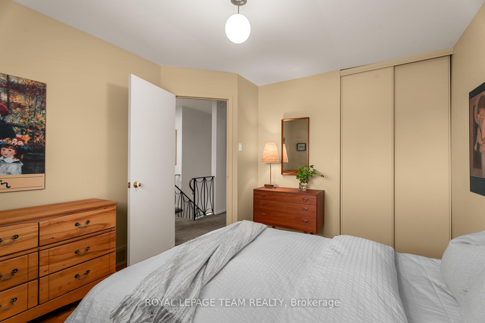 Photo 26 of 37 Amberwood Crescent, Ottawa, Pineglen/Country Place — HOMEH