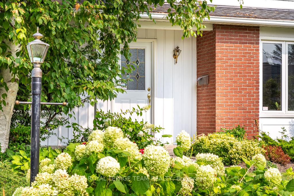 Photo 32 of 37 Amberwood Crescent, Ottawa, Pineglen/Country Place — HOMEH