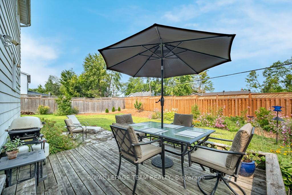 Photo 33 of 37 Amberwood Crescent, Ottawa, Pineglen/Country Place — HOMEH