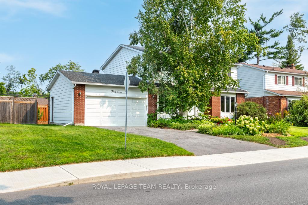 Photo 30 of 37 Amberwood Crescent, Ottawa, Pineglen/Country Place — HOMEH