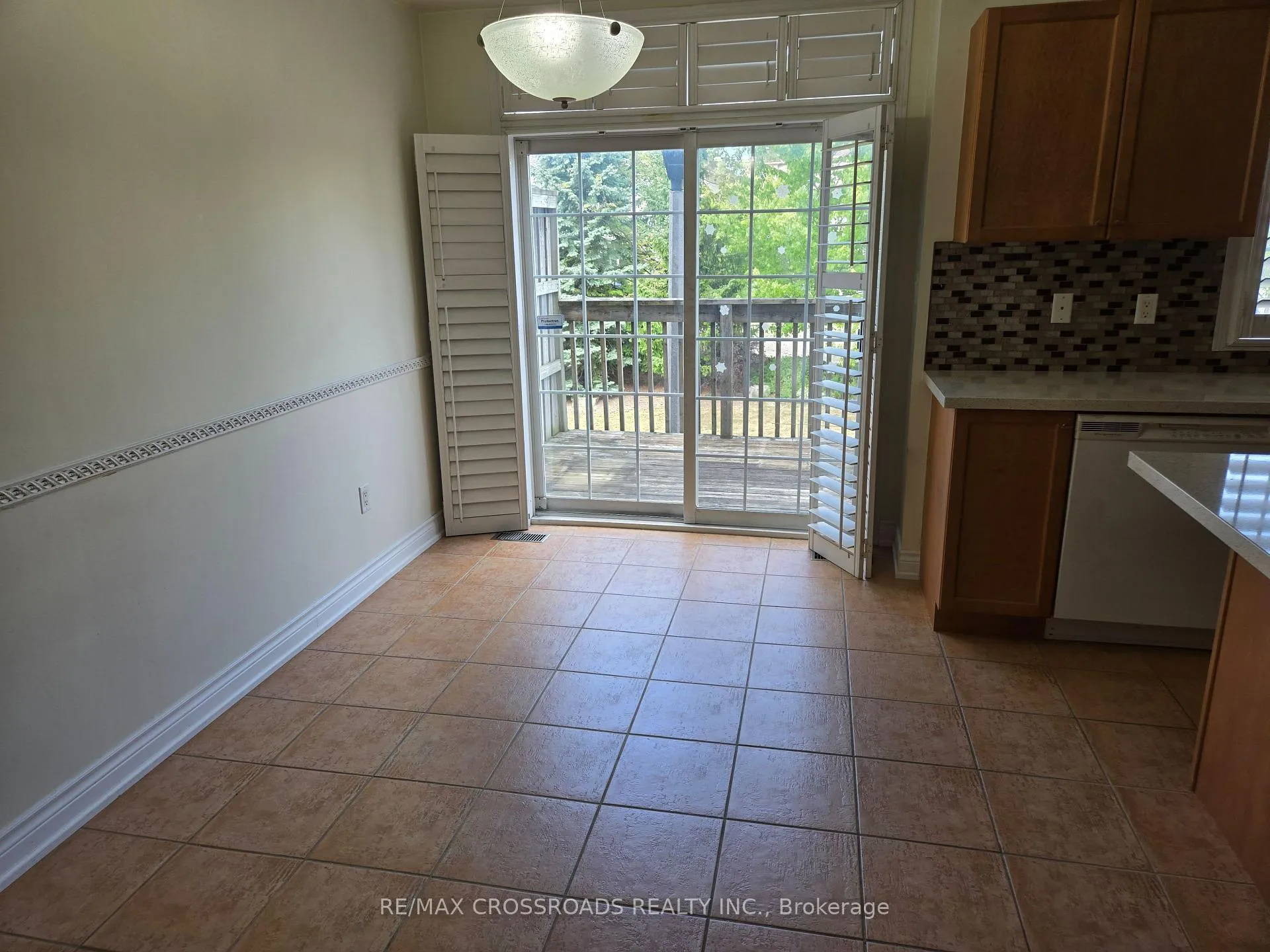 Photo 8 of Unit 2, 10 Post Oak Drive, Richmond Hill, Jefferson — HOMEH