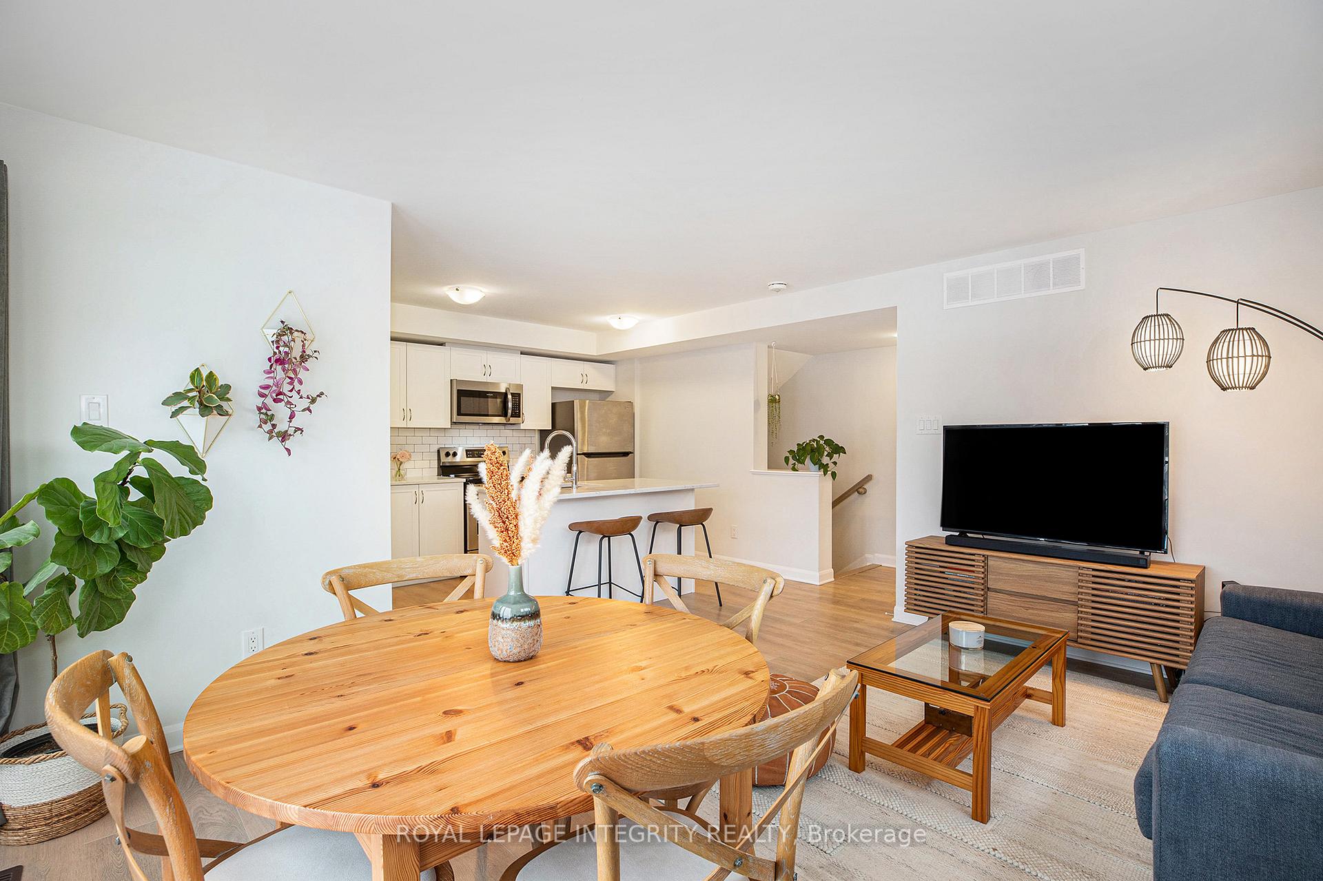 Photo 12 of Unit A, 415 Eldorado Private, Ottawa, Kanata - Morgan's Grant/South March — HOMEH