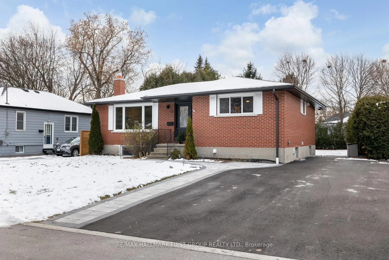 Photo 2 of 12 Lambs Lane, Clarington, Bowmanville — HOMEH