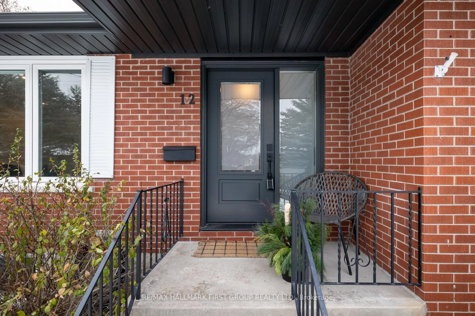 Photo 3 of 12 Lambs Lane, Clarington, Bowmanville — HOMEH